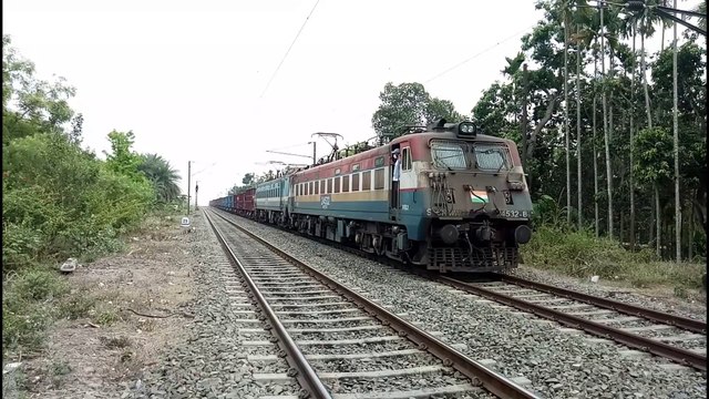 Crossing of Trains II BEML Emu Crossing with Twins Bhilai Wag7 freight train at Balagarh Station