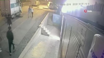 Son dakika haberleri | Esenyurt'ta bıçaklı kavga kamerada