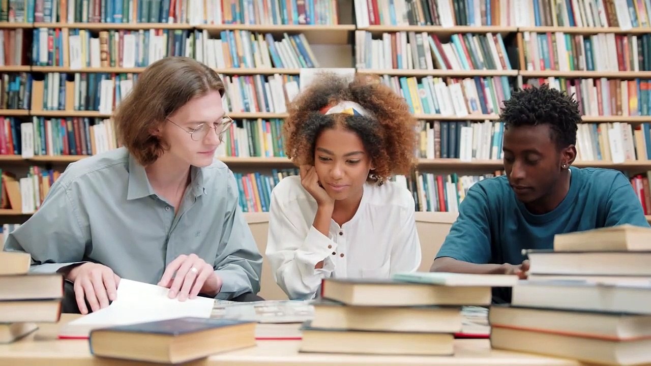 Bill Gates Divorce  reason story _ Melinda gates settlement _ Gates Family & Foundation Future Hindi