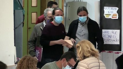 Pablo Iglesias, candidato de Unidas Podemos, acude a votar al colegio La Navata de Galapagar