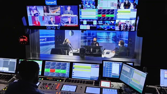 Marine Le Pen : Les gens m'appellent l'idole des jeunes, il en est même qui votent pour moi ! (Canteloup)