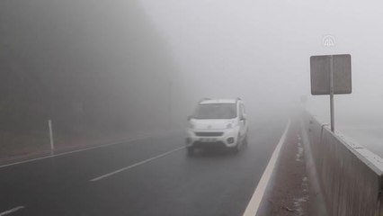 Bolu Dağı'nda sis ve sağanak nedeniyle görüş mesafesi 25 metreye kadar düştü