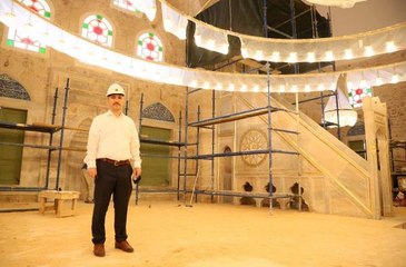 5 ASIRLIK CAMİNİN BOYA VE ÇİMENTOYLA KAPATILAN SÜSLEMELERİ GÜN YÜZÜNE ÇIKTI