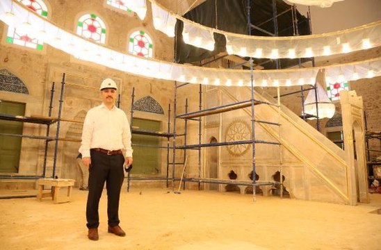 5 ASIRLIK CAMİNİN BOYA VE ÇİMENTOYLA KAPATILAN SÜSLEMELERİ GÜN YÜZÜNE ÇIKTI