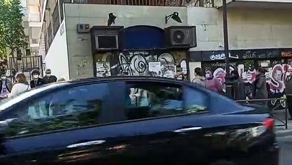 Larga cola para votar en el Centro de Mayores Blasco de Garay