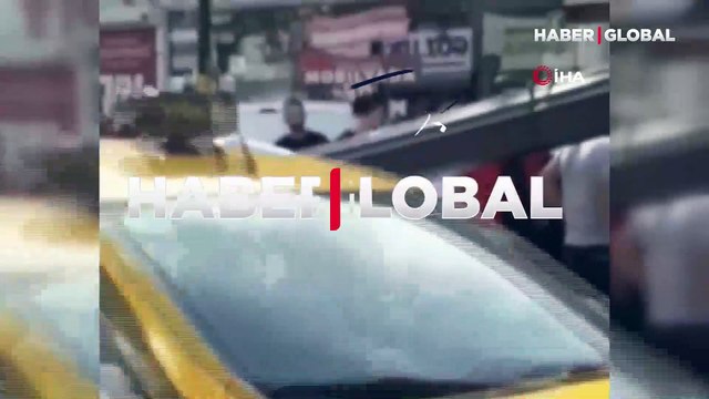 Faciadan dönüldü! Kamyonetten fırlayan demirler otomobile saplandı