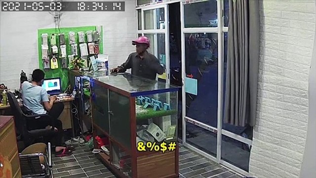 vì bị nhắc đeo khẩu trang