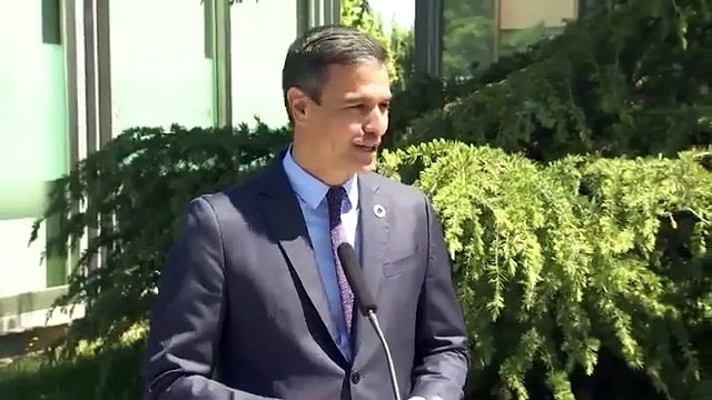 Pedro Sánchez es abucheado mientras declara ante los medios