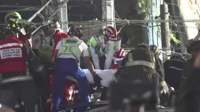 Al menos 23 fallecidos y más de 70 heridos en el desplome de un puente por el que pasa el metro en Ciudad de México