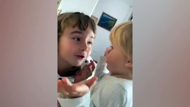 La madre de las dos niñas desaparecidas en Tenerife difunde un vídeo de sus hijas: Por si alguien las reconoce