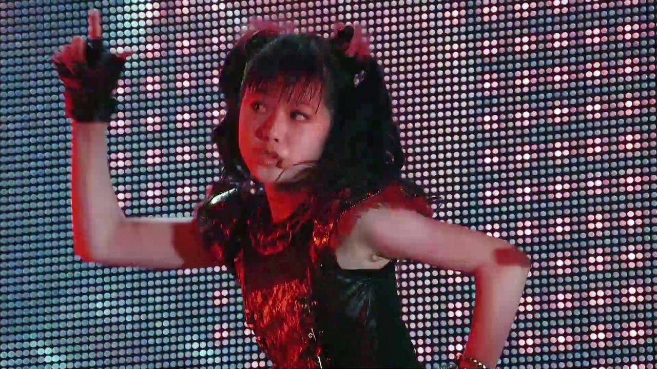 BABYMETAL - Gimme Chocolate - World Tour 2014 Apocalypse LIVE