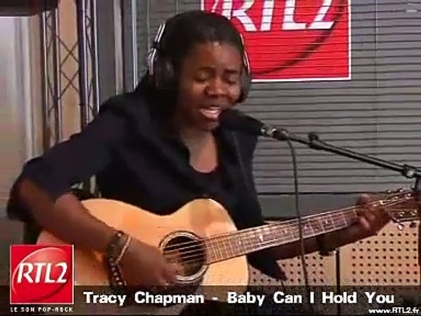 Песня baby you can. Трэйси Чэпмен с белой женщиной. Tracy Chapman - Baby can аккорды с песней на русском.