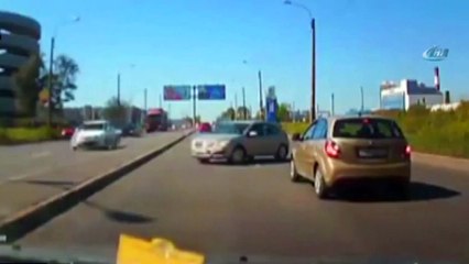 Ters yöne giren şoför trafiği birbirine kattı!