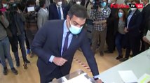 Pedro Sánchez vota en Pozuelo de Alarcón entre aplausos y abucheos