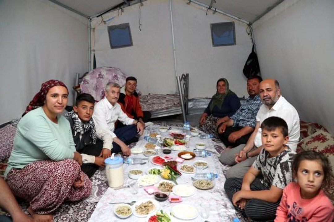 Tahmazoğlu iftarını meradaki çoban ve ailesiyle açtı