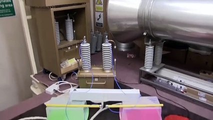 100 bin volt insan vücudunu ne hale getirir? İşte cevabı...