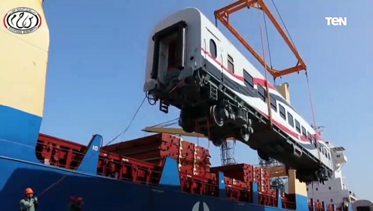 وزير النقل يعلن وصول ٥٢ عربة سكة حديد جديدة للركاب إلى ميناء الإسكندرية