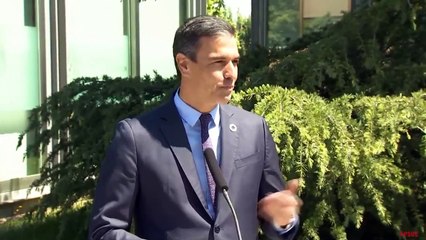 Sánchez anima a votar, entre abucheos y aplausos, un Gobierno que garantice la recuperación de Madrid