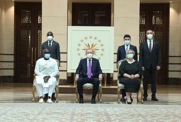 Büyükelçilerden Cumhurbaşkanı Erdoğan'a güven mektubu