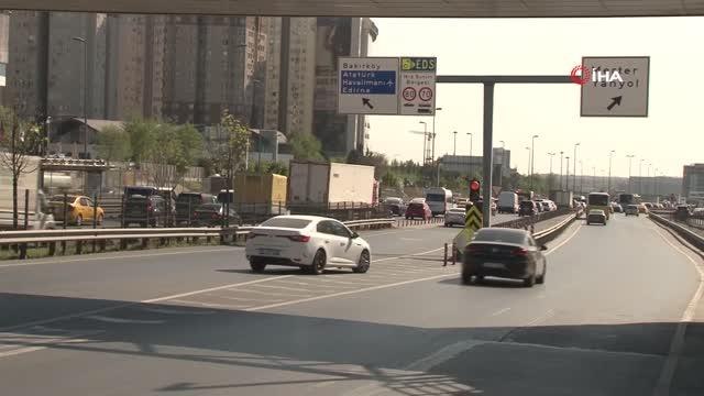 D-100 Karayolu'nda tehlikeli anlar...Ters yönde geri geri gelen araçlar trafiği tehlikeye soktu
