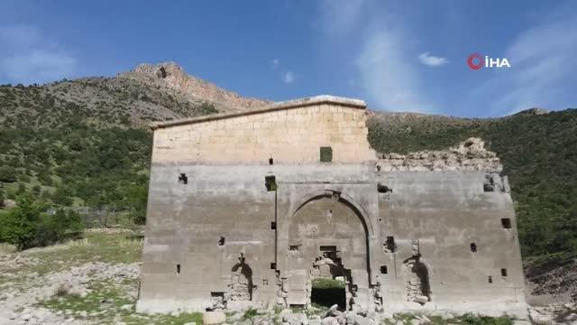 - Barajda sular çekildi tarihi kilise tamamen gün yüzüne çıktı