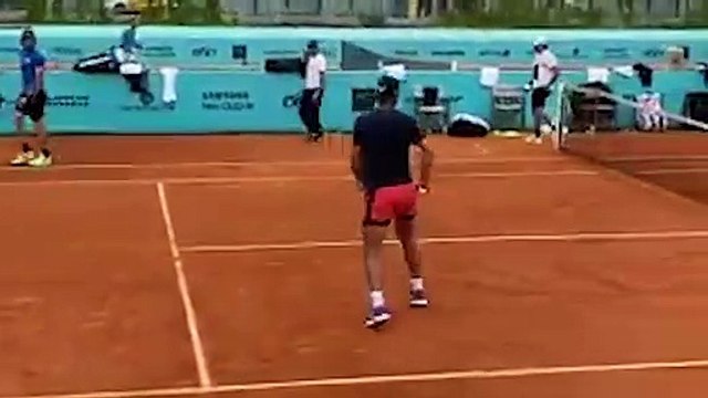 Nadal hace malabares con la pelota que algunos futbolistas profesionales no podrían