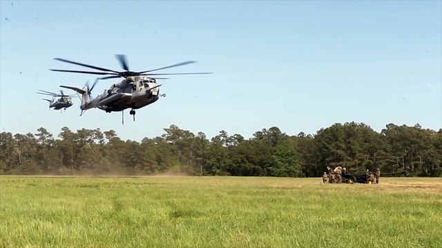 US Military News • U.S. Marine Corps CH-53E Super Stallions Lift M777 Howitzers - NC April 28 2021