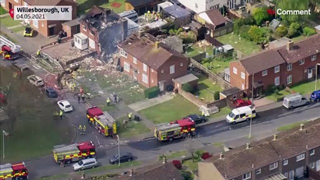 إصابة شخصين بجروح خطيرة إثر انفجار تسبب في تدمير منزل في بريطانيا