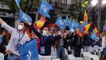4-M: la juventud madrileña monta una gran fiesta ante la sede del PP