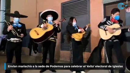 Envían mariachis a la sede de Podemos para celebrar el 'éxito' electoral de Iglesias