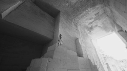 Chanel rememora en su colección crucero su amistad histórica con Jean Cocteau