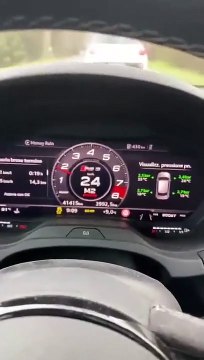 Un automobiliste italien pète un cable contre des cyclistes