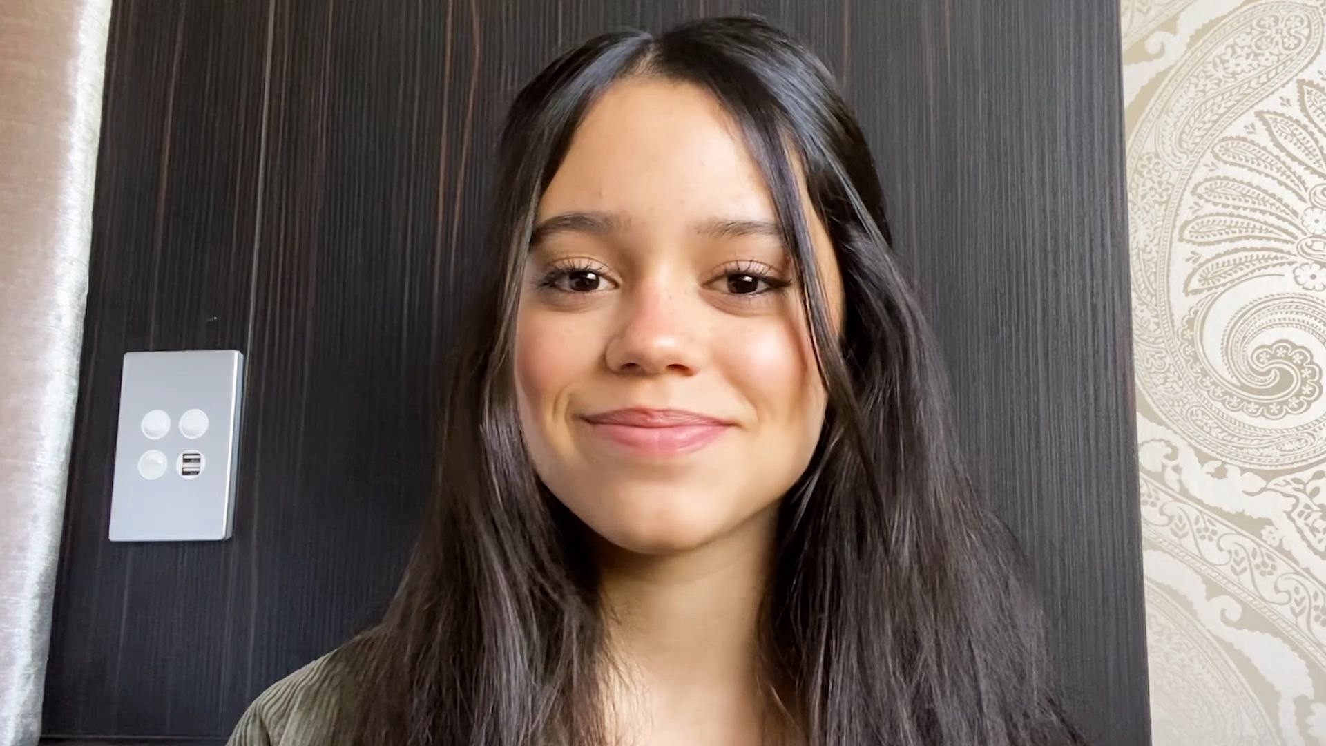 Jenna Ortega on Learning to Love Her Freckles & Dealing with Depression |  Body Scan - video Dailymotion