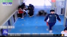 [이슈톡] CCTV에 딱 걸린 中 유치원 교사 폭행