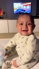 Adorable video del bebé del Luisa Fernanda W balbuceando