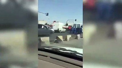 Arıza yapan cezaevi aracını mahkumlar itti