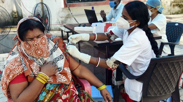 Coronavirus की Vaccine लेने से पहले भूलकर भी ना खाएं ये दो चीजें, वरना होगी परेशानी । Boldsky