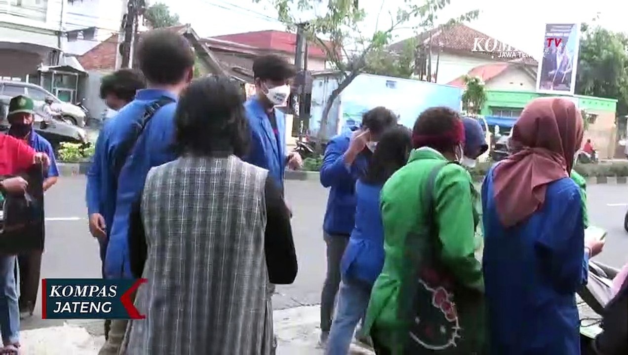 Sosialisasi Prokes Sembari Bagi Takjil