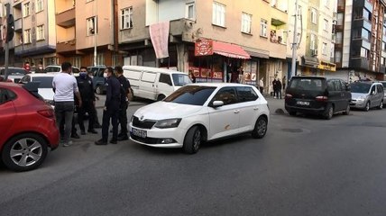 SULTANGAZİ'DE SEYİR HALİNDEKİ ARACA ATEŞ AÇILDI