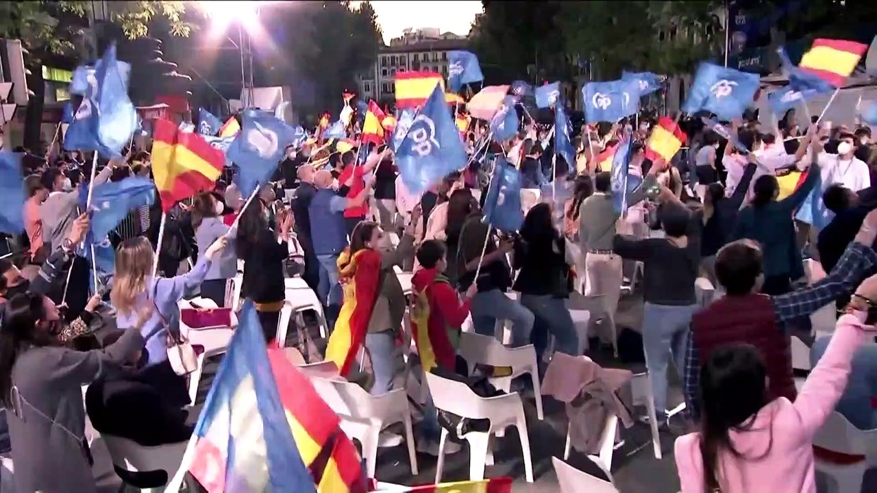 'Kneipenkönigin' Ayuso gewinnt Regionalwahl in Madrid