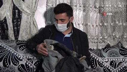 Yaralı kediye şefkat eli...Kediyi ceketine sararak veterinere teslim etti