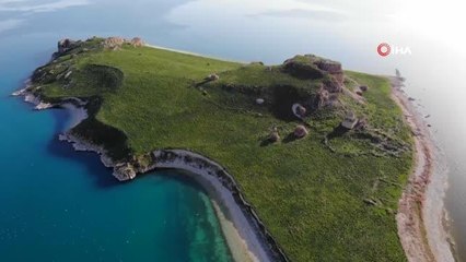 Son dakika: Van Gölü'nün el değmemiş güzelliği 'Çarpanak Adası'