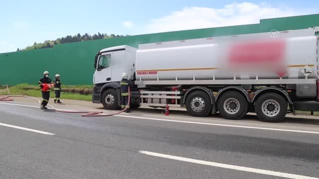 Bolu Dağı'nda mazot yüklü tankerde çıkan yangın büyümeden söndürüldü