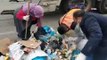 Pırlanta yüzüklerini yanlışlıkla çöpe attı, belediye ekipleri konteyneri boşaltarak buldu