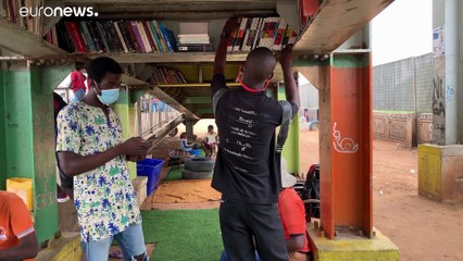 Biblioteca "Despadronizada" cria pontes de leitura