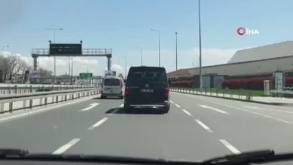 Trafikte makas atan sürücüler kamerada