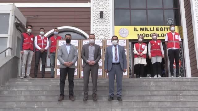 Öğretmen, öğrenci ve veliler Bir Sınıf Bir Koli yle ihtiyaç sahiplerine destek veriyor