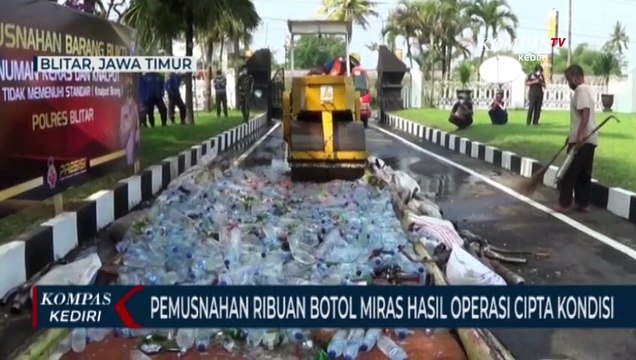 Ribuan Botol Minuman Keras Oplosan Dimusnahkan