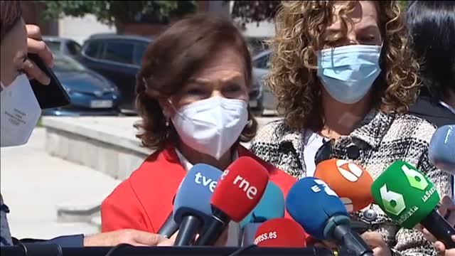 Carmen Calvo reconoce la derrota sin ambages y avisa de que saldremos adelante con reflexión y trabajo