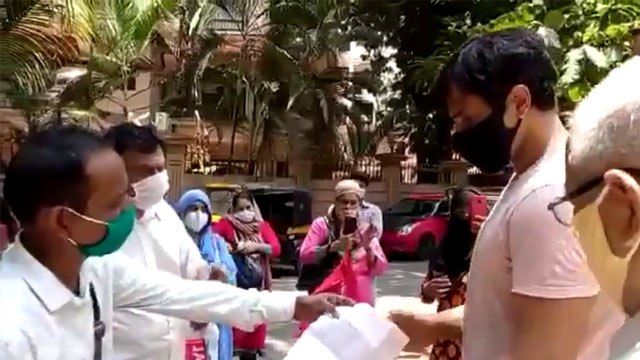 Sonu Sood से मदद मांगने उनके घर के नीचे पहुंचे लोग,Sonu ने कहा ये | FilmiBeat